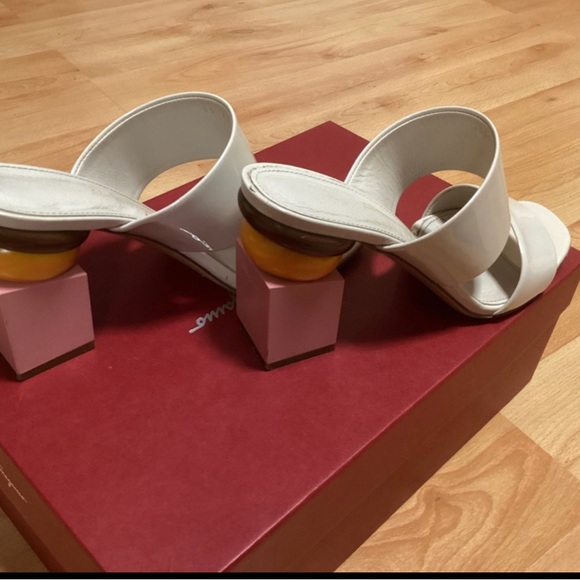 Salvatore Ferragamo pink and beige sandals. - Picture 3 of 11